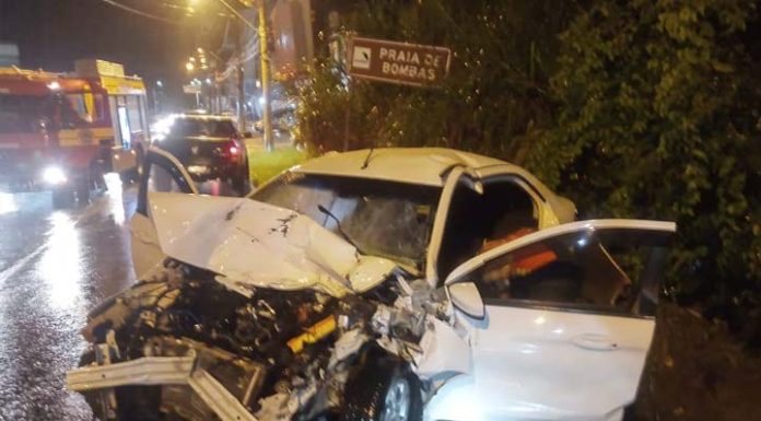 Casal sofre fraturas durante acidente envolvendo um carro e uma caminhonete em Bombinhas