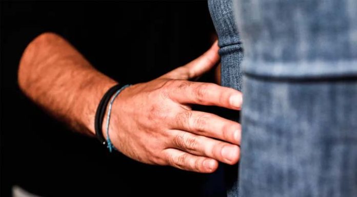 Homem flagrado estuprando sobrinha de 11 anos é espancado por familiares e preso