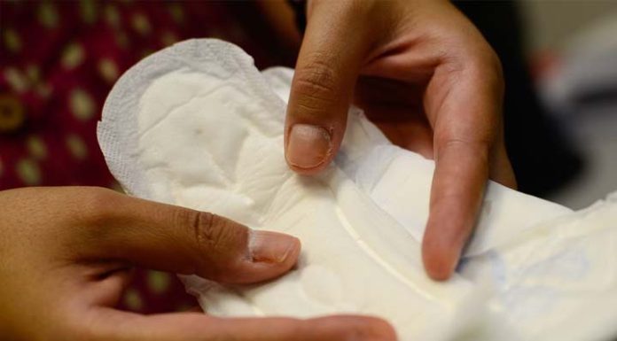 Governo lança programa de distribuição gratuita de absorvente pelo SUS