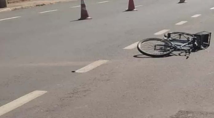 Ciclista morre ao bater contra um ônibus nesta manhã em Itajaí