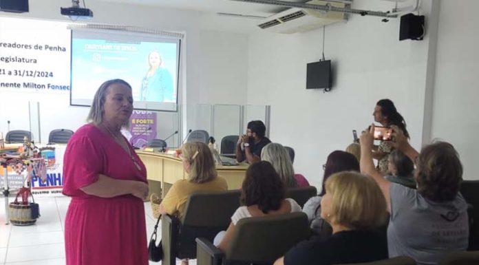 Artesãos e artesãs de Penha e região participam de capacitação na Câmara de Vereadores