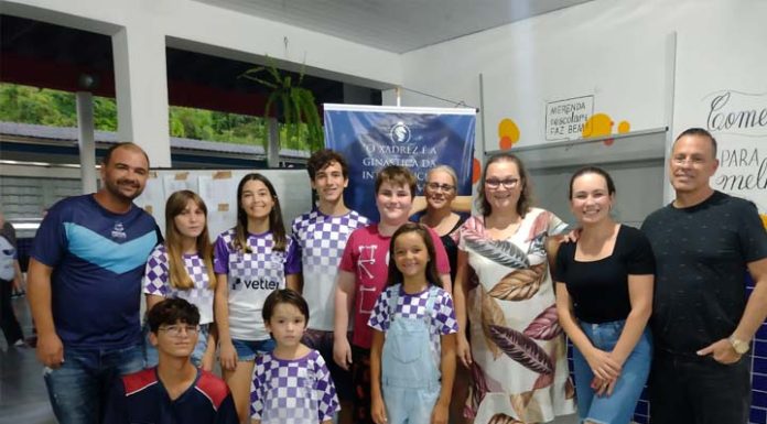Enxadristas de Penha conquistam ouro e bronze no Torneio Cidade de Joinville