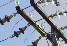 Homem sofre descarga elétrica e cai de uma altura de 3 metros em Itapema