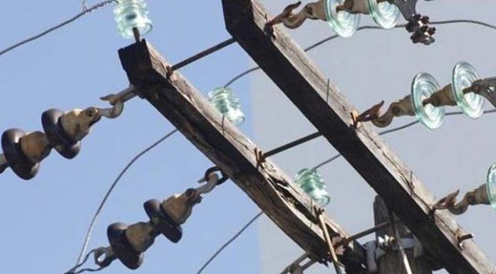 Homem sofre descarga elétrica e cai de uma altura de 3 metros em Itapema