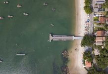 Flutuantes e passarelas são instalados no Píer de Atracação Turística de Penha