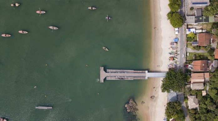 Flutuantes e passarelas são instalados no Píer de Atracação Turística de Penha