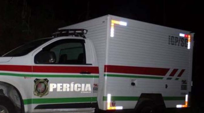 Corpo de mulher é encontrado em decomposição dentro de casa em Balneário Camboriú