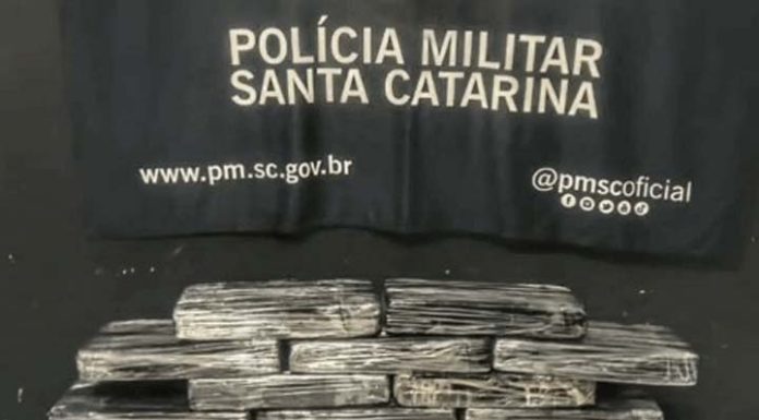 PM prende dois homens transportando 22 quilos de cocaína em Balneário Piçarras