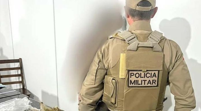 Vídeo mostrado pelo Oiscnoticias confirma prisão de casal por tráfico de drogas