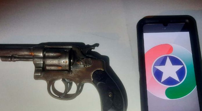 Homem resiste a prisão, mas é preso com arma de fogo em Barra Velha