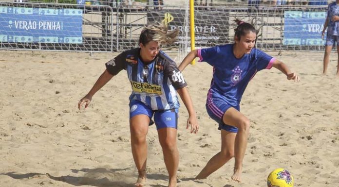 Catarinense de Beach Soccer de Penha define os melhores da primeira fase