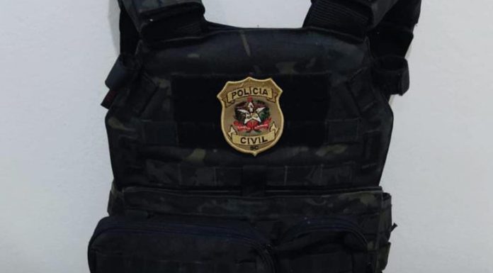 Polícia Civil de Piçarras cumpre 6 mandados de busca e apreensão no Beco da Querosene