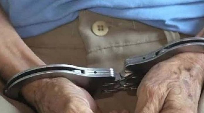 Idoso é preso por manter relações sexuais com criança em SC