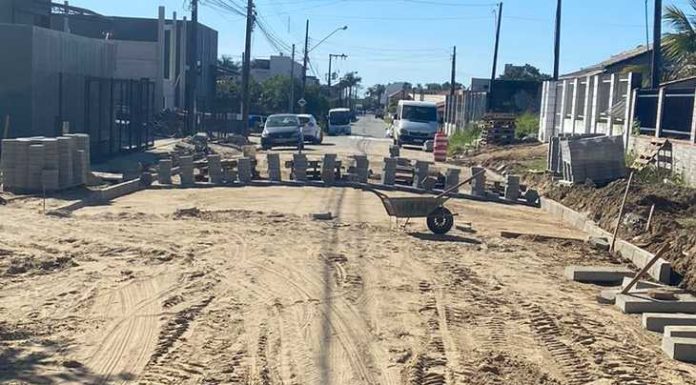Rua Joaquim Ludgero Vieira avança na pavimentação com paver