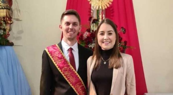 Nikolas Galistsatos e Larissa Neves são eleitos imperador e imperatriz da Festa do Divino