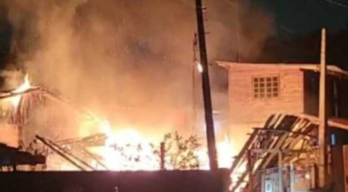 Casa de madeira é incendiada no Bairro Nossa Senhora da Paz em Piçarras