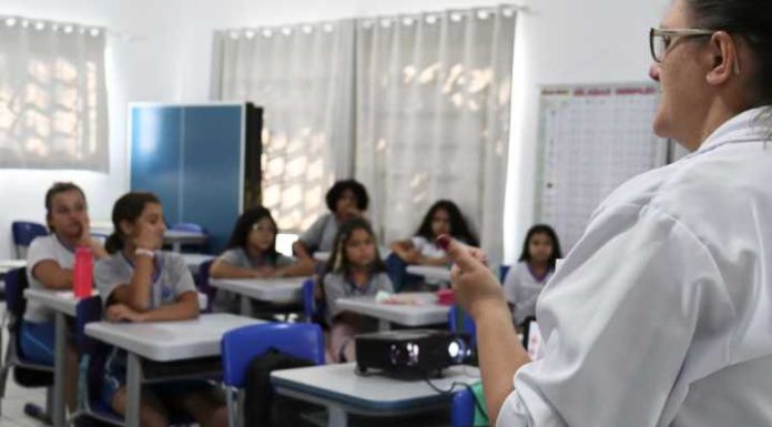 Meninas da Rede Municipal de Ensino recebem orientações na Semana da Conscientização do Ciclo Menstrual