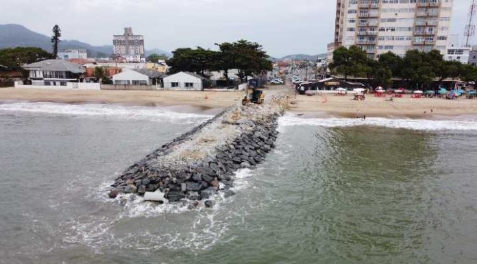 Construção do novo molhe de Balneário Piçarras chega na etapa final