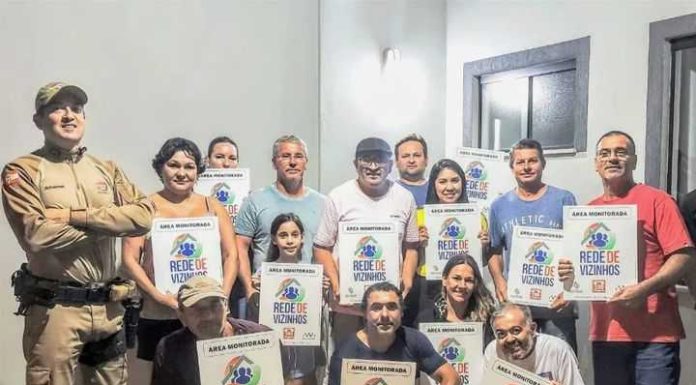 Moradores da Praia Alegre oficializam ingresso no Programa Rede de Vizinhos