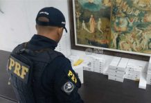 Polícia Rodoviária Federal (PRF) prende dois homens transportando carga de iPhones em Navegantes