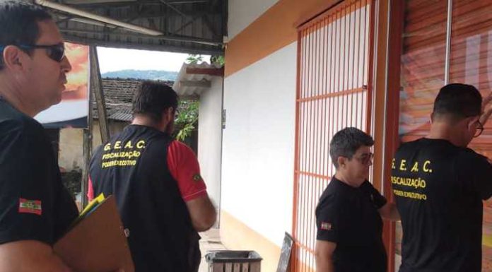 Fiscalização de Penha fecha estabelecimentos por irregularidades sanitárias