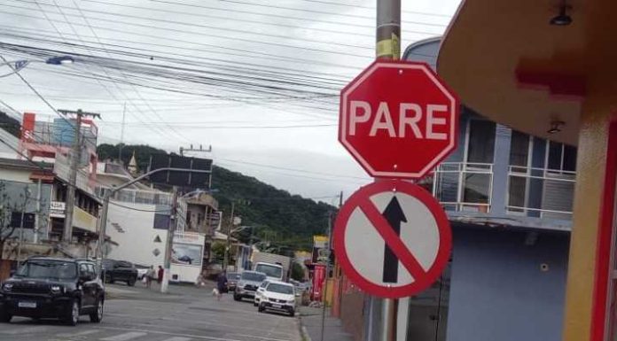 Prefeitura instala mais de 450 placas de sinalização viária nos últimos 60 dias