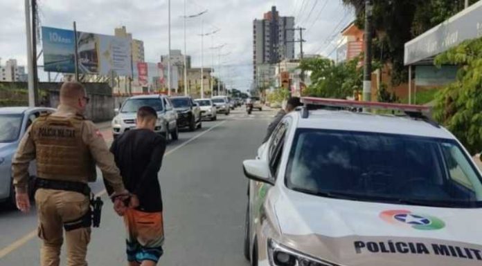 Dois suspeitos são presos na Getúlio Vargas acusados de roubar iPhone