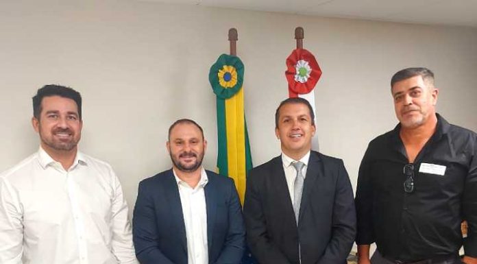 Executiva do Podemos de Penha visita o gabinete do deputado estadual Camilo Martins