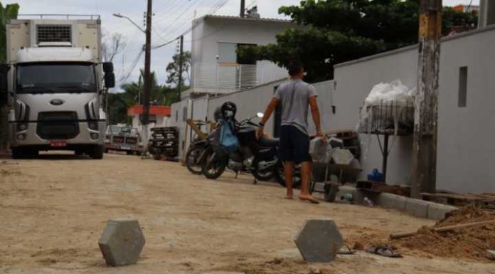 Ruas do Gravatá e Santa Lídia recebem pavimentação e Centro e Armação obras de drenagem pluvial