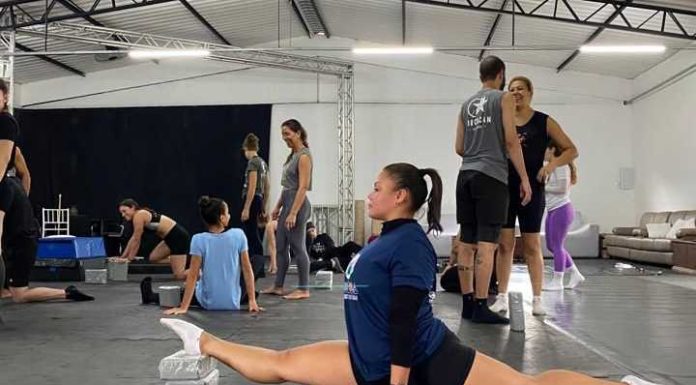 Professores do Circo Escola de Penha aperfeiçoam técnicas de ensino
