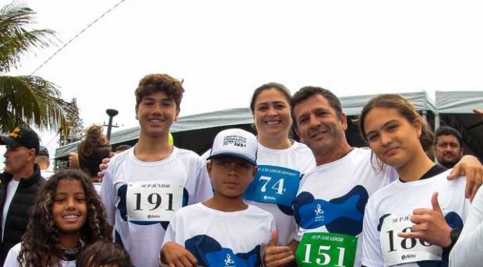Equipe de stand up paddle de Penha participa do maior evento de esportes aquáticos do mundo