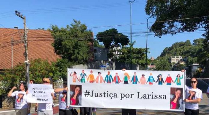 Justiça por Larissa: familiares protestam contra negligência da Saúde de BC