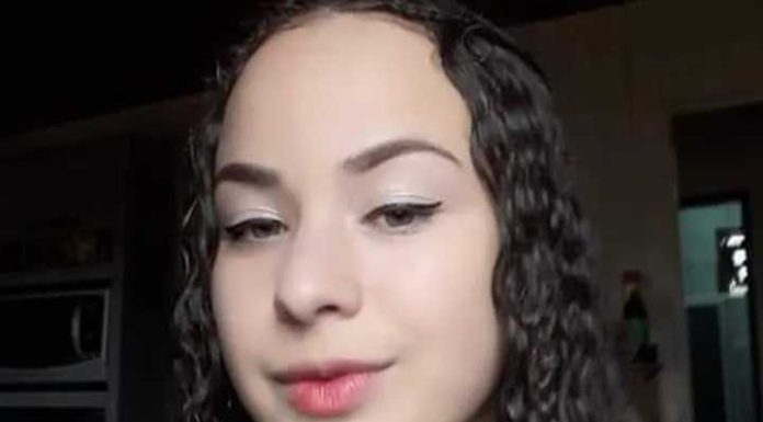 Adolescente de 16 anos é morta a tiros em frente de casa noturna em Criciúma