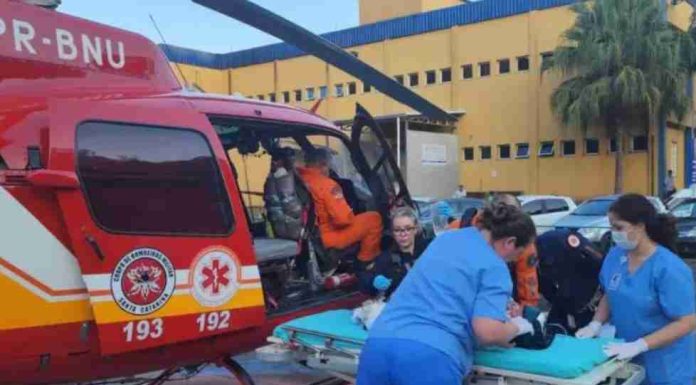 Criança de 2 anos é atropelada pelo carro do próprio pai em Barra Velha
