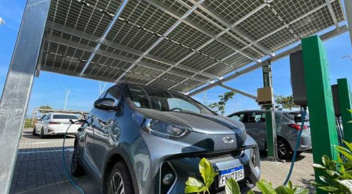 Porto Belo Outlet Premium oferece rede de abastecimento para carros elétricos no litoral de SC