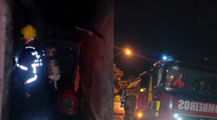 Incêndio atinge residência no Bairro Espinheiros, em Itajaí
