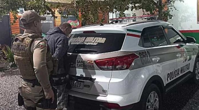 Traficante com mandado de prisão é detido pela PM de Itapema