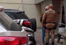 Idoso é preso por mostrar genitália e passar a mão em criança de Porto Belo