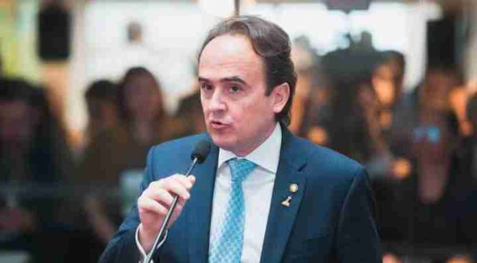 Deputado Carlos Humberto protocola PL para aprimorar o acesso à Educação de Pessoas com Deficiência