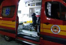 Motoqueira escapa da morte ao bater contra caminhonete na Variante SC 414