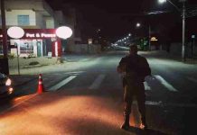 Polícia Militar de Piçarras prende foragido na Rua Santa Luzia, no Itacolomi