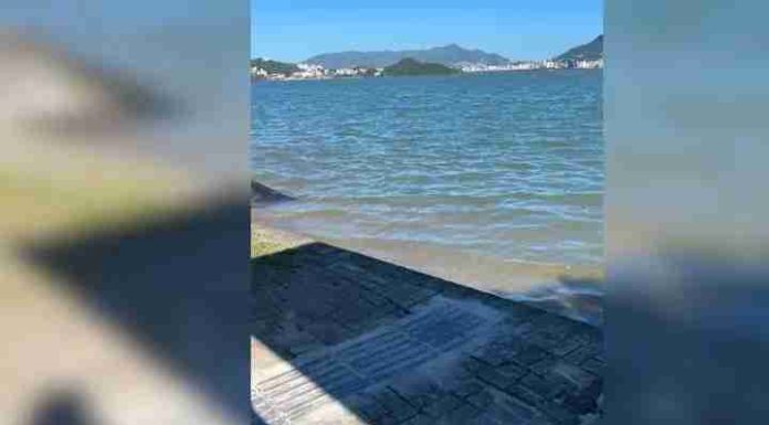 Moradora reclama de piso tátil que termina no mar em Florianópolis: ‘diferenciado’