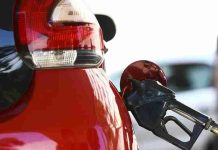 Preço da gasolina cai pela 2ª semana seguida em SC, mas fica acima da média nacional