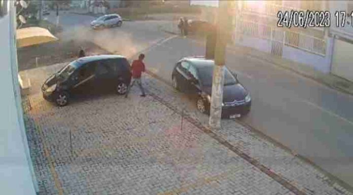 Motorista leva um susto durante batida de carro no Bairro Itajuba em Barra Velha