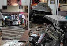 Carro invade restaurante nesta madrugada em Itajaí