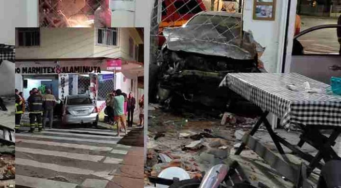 Carro invade restaurante nesta madrugada em Itajaí