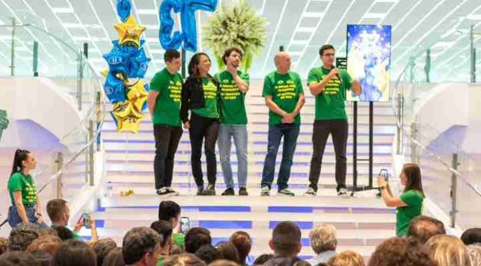 Havan completa 37 anos com a presença da filha de Sílvio Santos