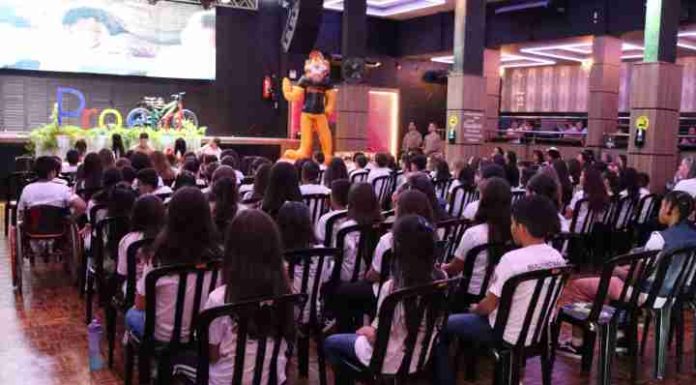 Mais de 150 alunos da Rede Municipal de Ensino participam de formatura do Proerd