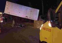 Motociclista fica ferido em estado grave após bater contra caminhão na BR-470