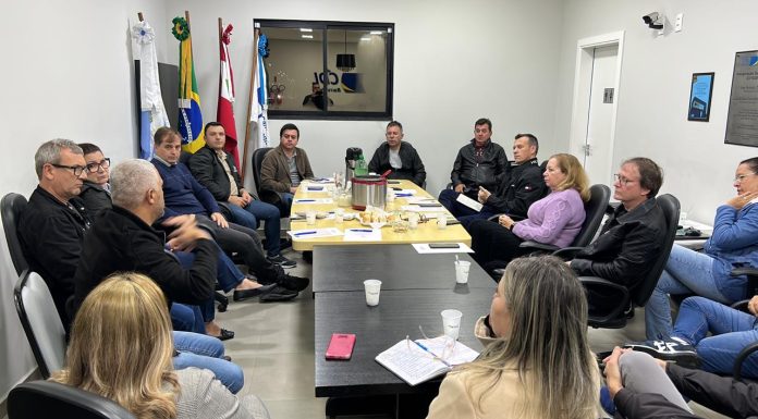 Prefeito de Barra Velha se reúne com CDL para fortalecimento do comércio local
